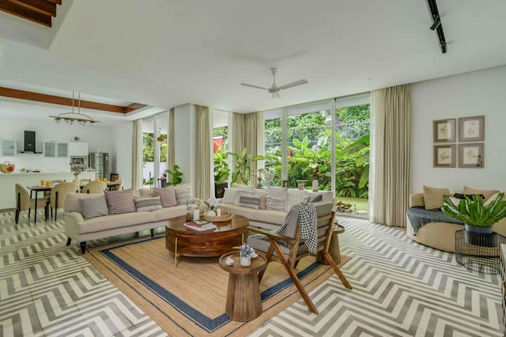 Living room image 6