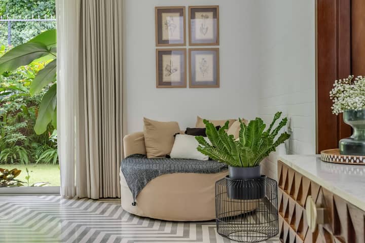 Living room image 8