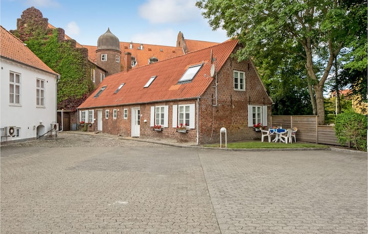 2 Bedroom Cozy Home In Tønder - Süderlügum
