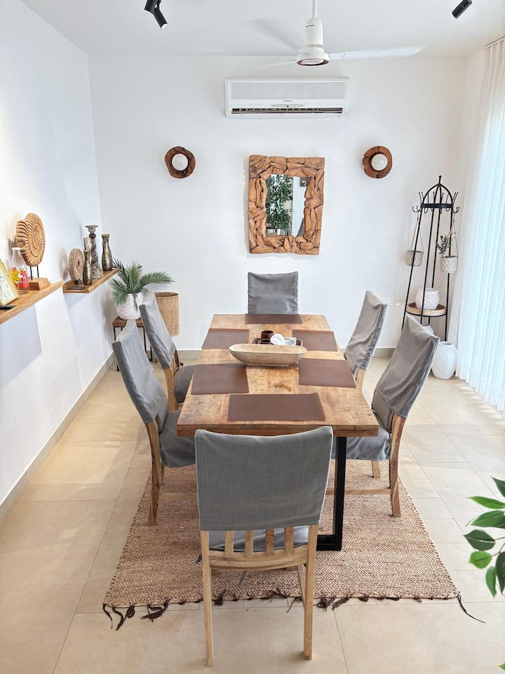Dining area image 2