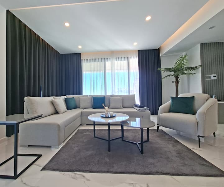 Panoramic View Balcony - Stylish 1br Apartment - Chipre