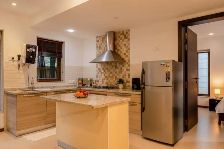 Full kitchen image 1