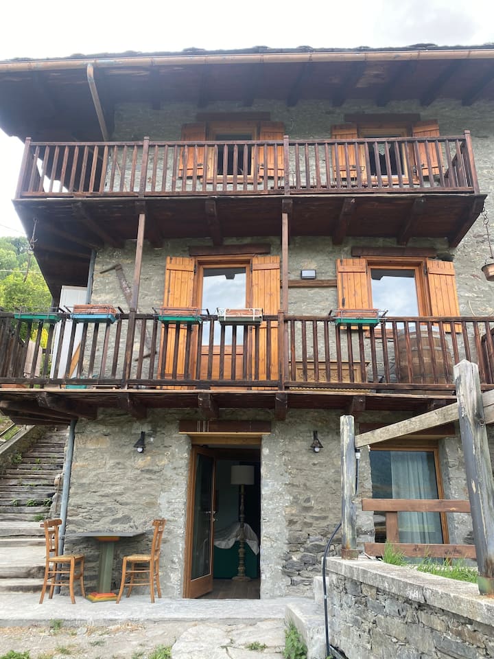 Arbetey Una Finestra Sul Bianco - Courmayeur
