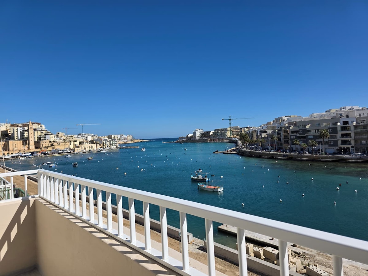 Frontline Sea View Townhouse with Roof Terrace