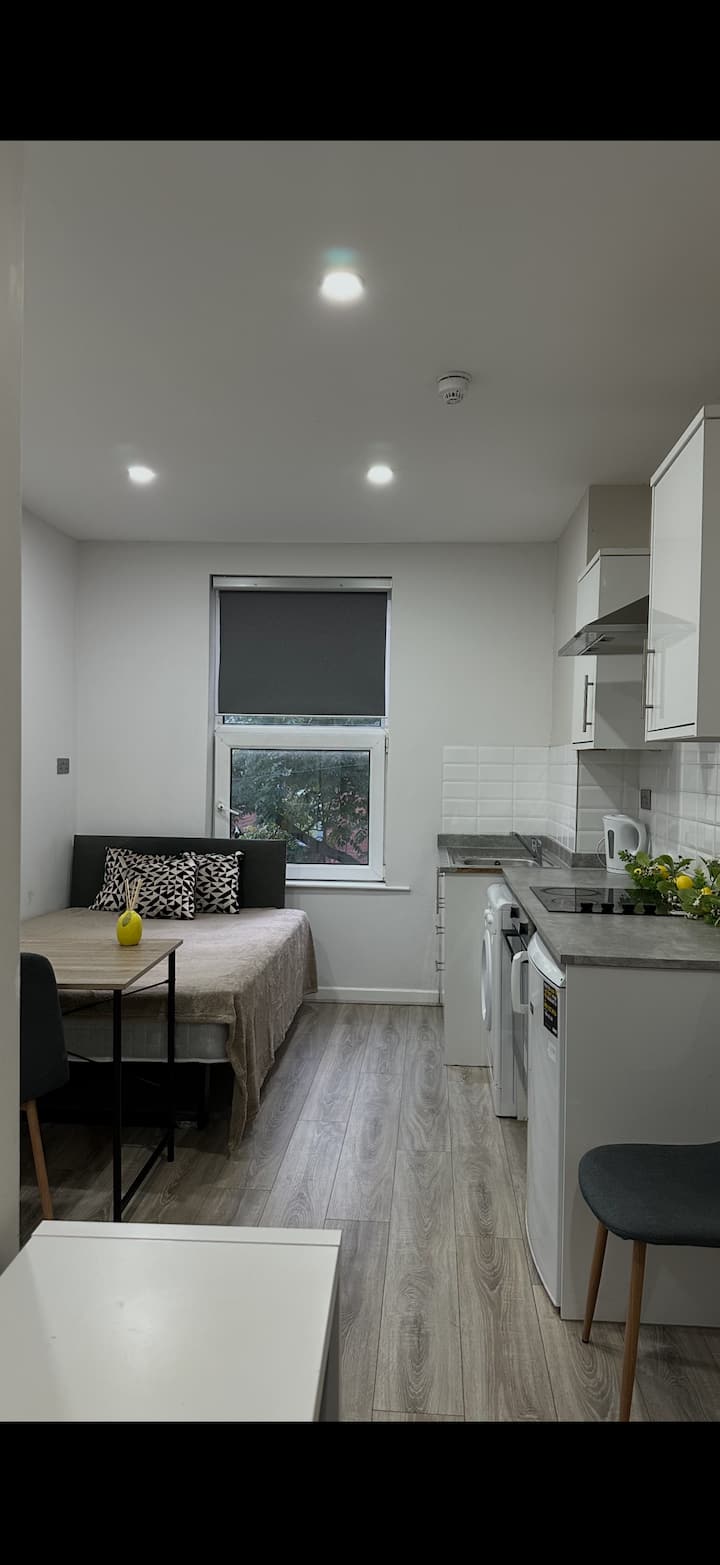 Stylish Double Studio Flat In Bolton Town Centre - Bolton