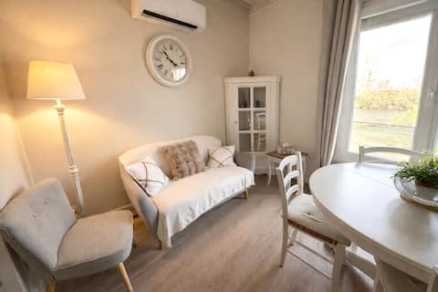 Popular Airbnb listing: Le Petit Nid de Beauval – Private Parking & Terrace in Saint Aignan Sur Cher