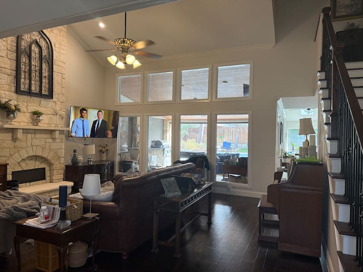 Lots Of Space And Close To The Games! - Grapevine, TX