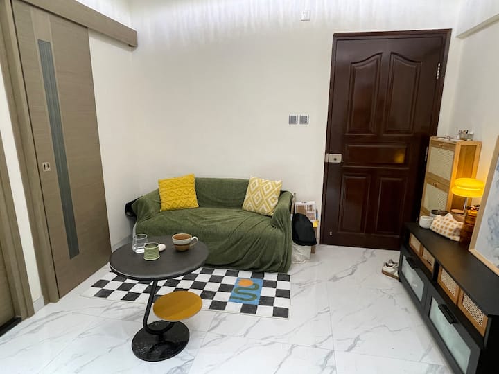 King Bed With Kitchen, Shower And Office. Wanchai - Wan Chai