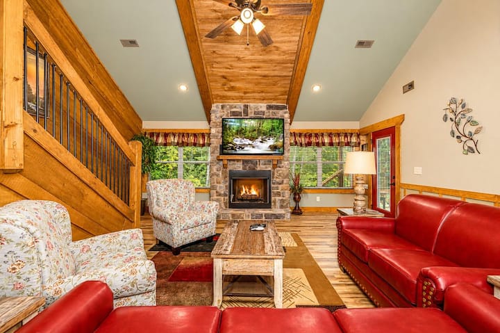 Tennessee Dream Luxe 3-king Suite Cabin With Game