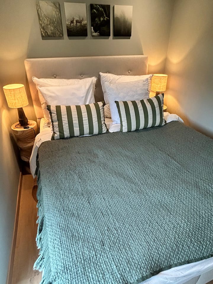 Bedroom 2 - Queen Size bed 160x200. Aircon unit. Commode with hangers.