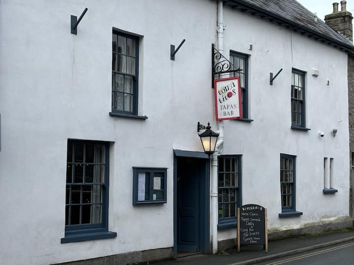 Cosy Double Room Above Tomatitos, Hay On Wye - Hay-on-Wye