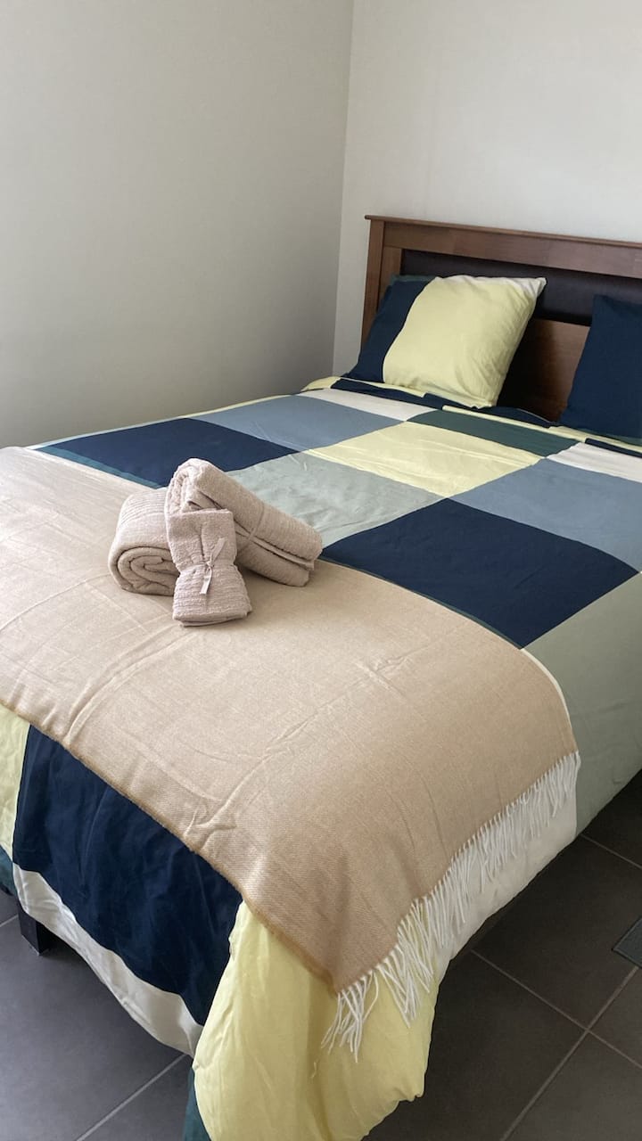 ✔ Krevet za 2 osobe 150 × 200 cm (marka Rosen) 