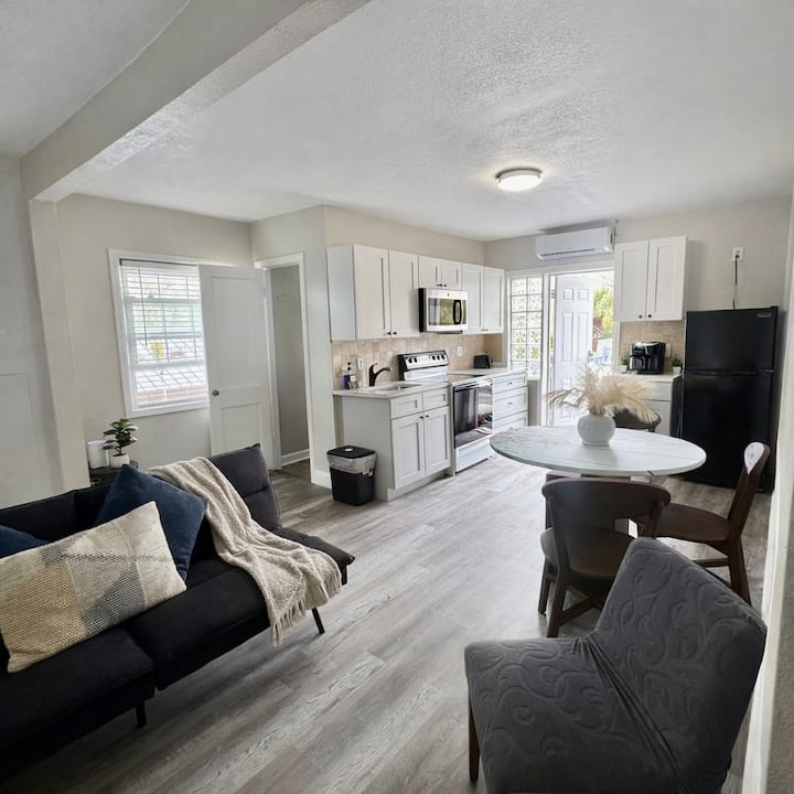Coastal Getaway Near The Beach - Largo, FL
