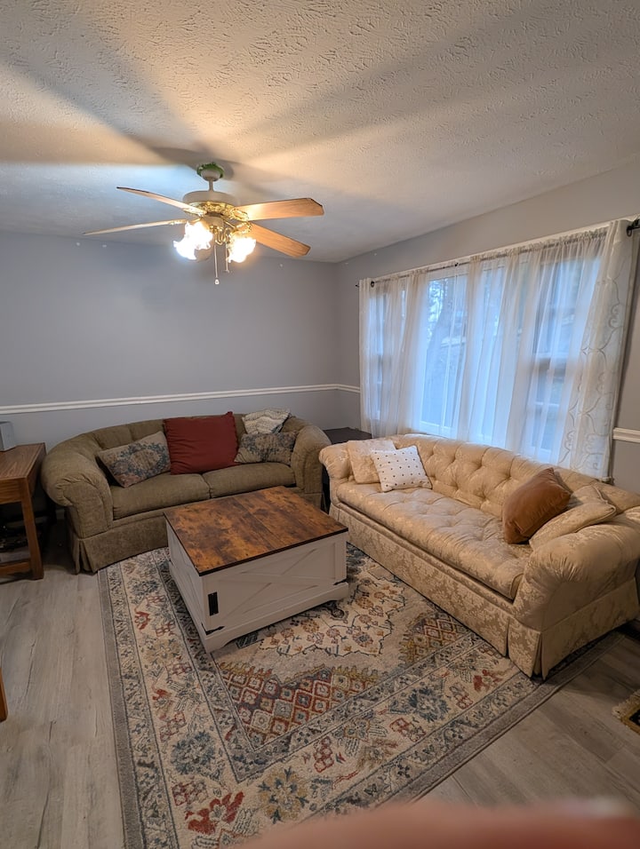3 Bedroom Upper Unit, Quiet Area Close To Town - Winchester, VA