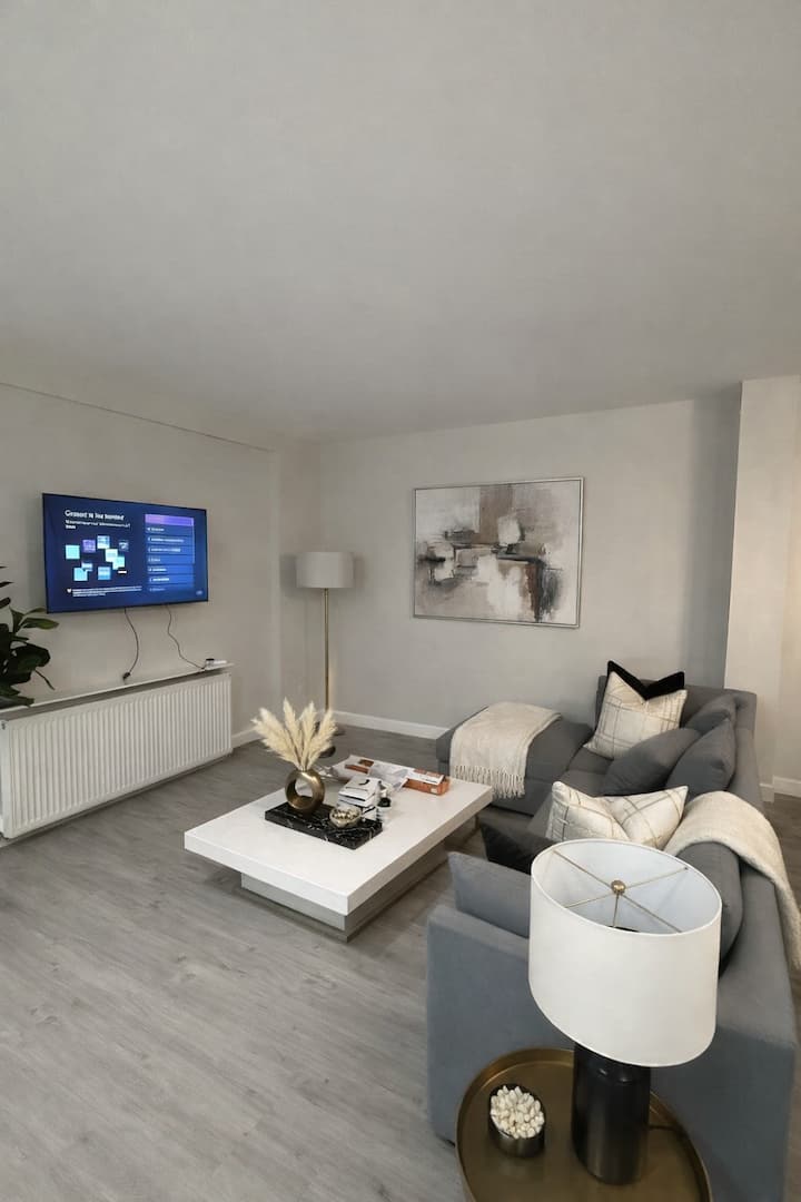 Luxurious 4 Bedroom House In Orpington - Bromley