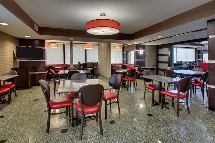 2 Queen | Wyndham Woodlands | Family Pavilion - The Woodlands, TX