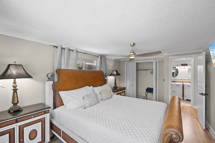 King Bedroom upstairs
