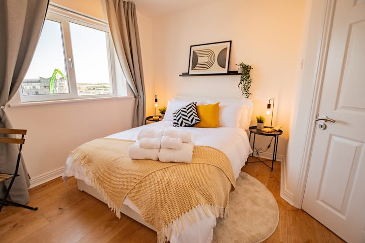 Dormitorio 4 - Cama doble - Segundo piso - Superficie: 9,9 m2 (106 pies cuadrados)