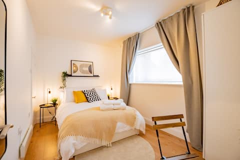 Top performing Airbnb: Seaview - Large 6 Bedroom, Sleeps 11, City Centre in Galway City Central