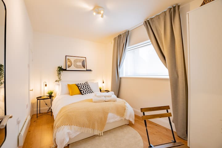 Dormitorio 1 - Cama doble - Planta baja - Superficie: 9,5 m2 (102 pies cuadrados)