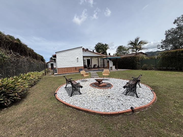 Casa Completa En La Ceja | Fogata, Bbq Y Jardín - La Ceja