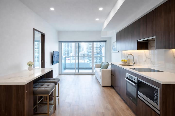 Luxury Condo | 1br+den |Toronto Waterfront| 28+nts - Ontario