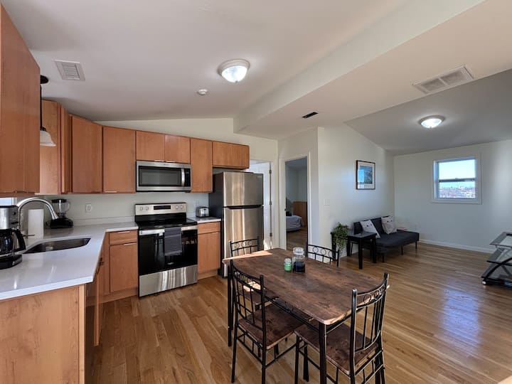 Entire Charming 3b1b In Federal Hill Free Parking - Barrington, RI