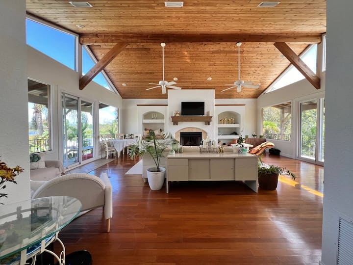 Island Home — Pool, Kayak & Stunning Sunsets - Orange City, FL