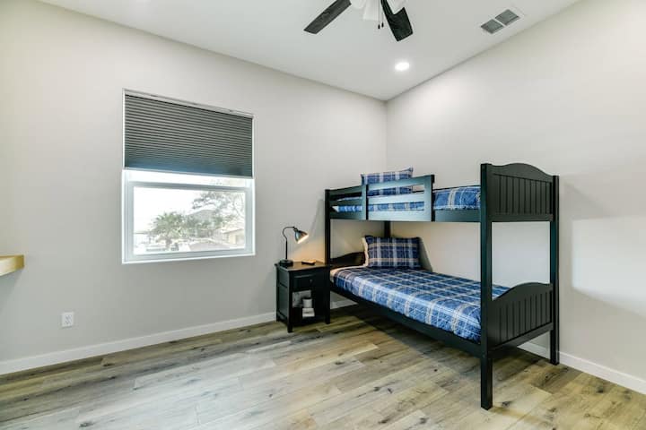 ตั้งอยู่บนชั้น 2 