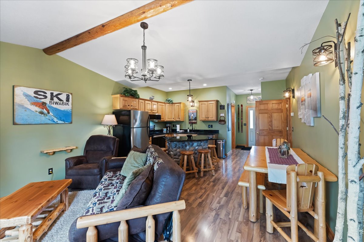 Hank's Lake & Links: The Quarry - Houses for Rent in Aurora