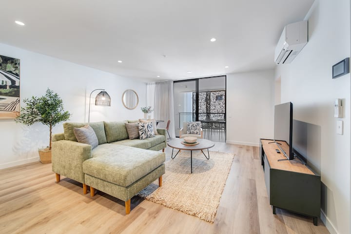 Ocean Glimpse 2br Oasis | Pool+steps To The Beach - Buderim