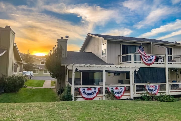 Beautiful And Spacious Golf Townhome In Graeagle. - Graeagle, CA