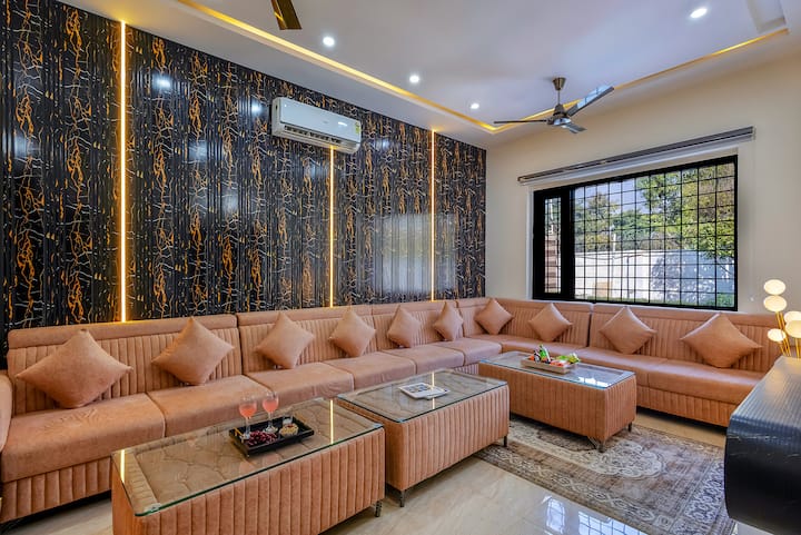 Retreat W/ Common Pool & Gazebo | Pet-friendly - Faridabad