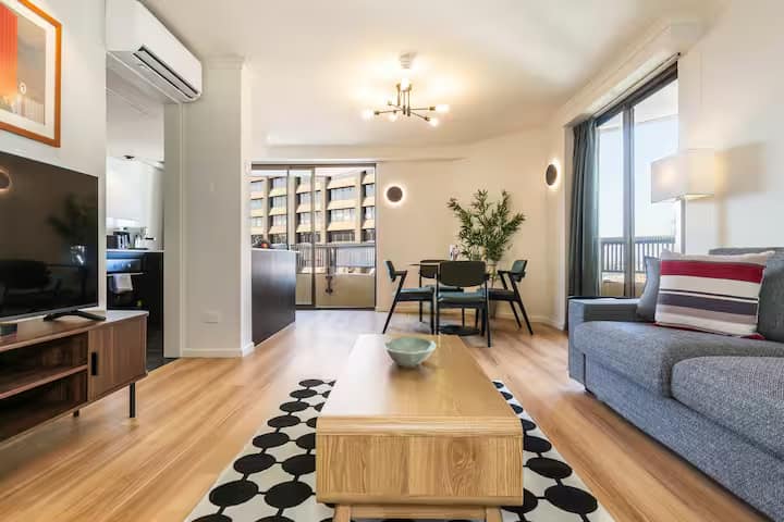 Stylish Hyde Park Apt • Pool, Views & Walk To Cbd - Surry Hills