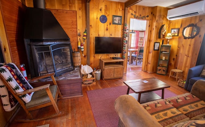 Cozy Rocky Mountain Charming Log Cabin - Estes Park