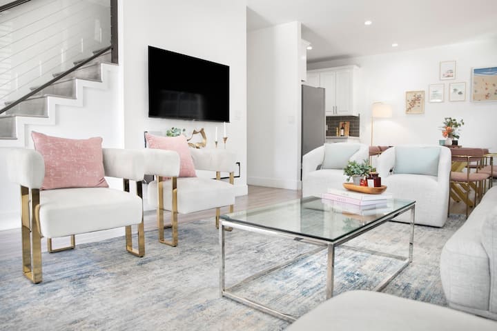 Deluxe 5-bedroom House 9 Beds Up To 18 People - Culver City, CA
