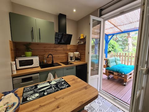 Top Airbnb: Studio with balcony and terrace, 100 m from the beach in Mers Les Bains