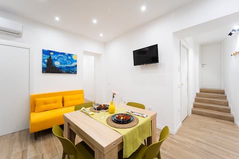 Proprietà Airbnb di successo: Eirene Modern Appartment 3 bedrooms 2 bathrooms a Napoli