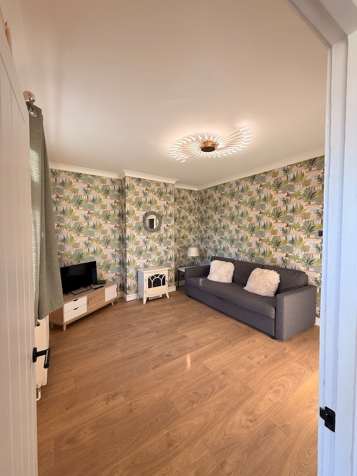 Spacious Contractor Stay | Sleeps Up To 5 | Garden - Ipswich