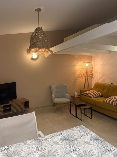 Top performing Airbnb: La Cabane du Planier - studio in Sausset Les Pins