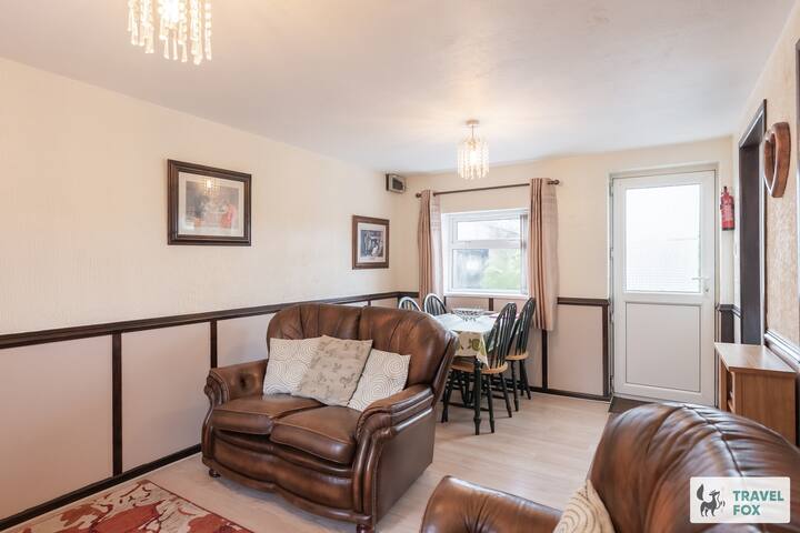 The Hereford - With Pool Table, Play Barn & More! - Caverswall Castle
