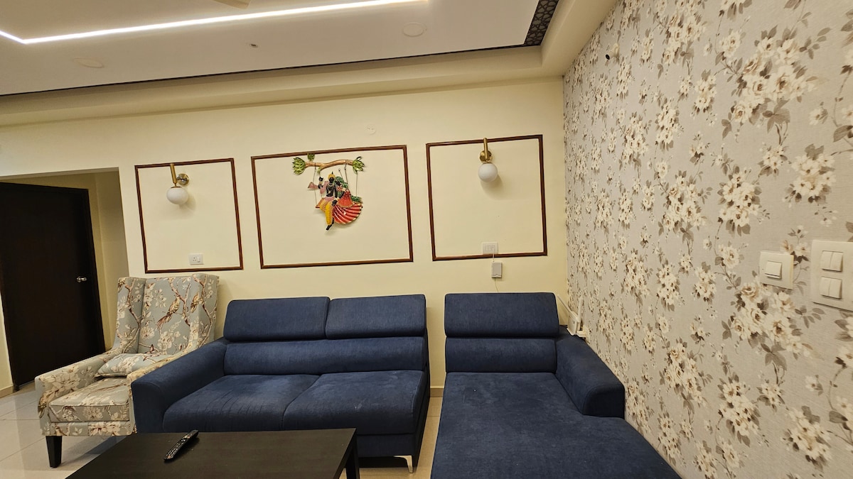 Peaceful City Skyline Apartment Living photo