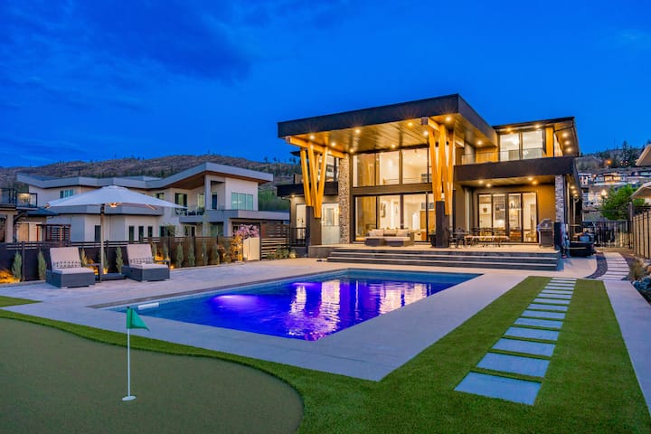 Kelowna Retreat | Pool, Views, 5 Ensuites - Kelowna