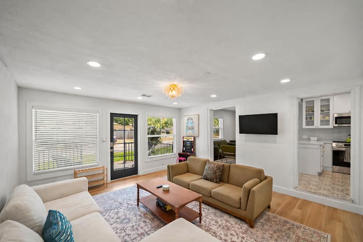 Historic Charm Near St. Pete Beach & Downtown - St. Petersburg, FL