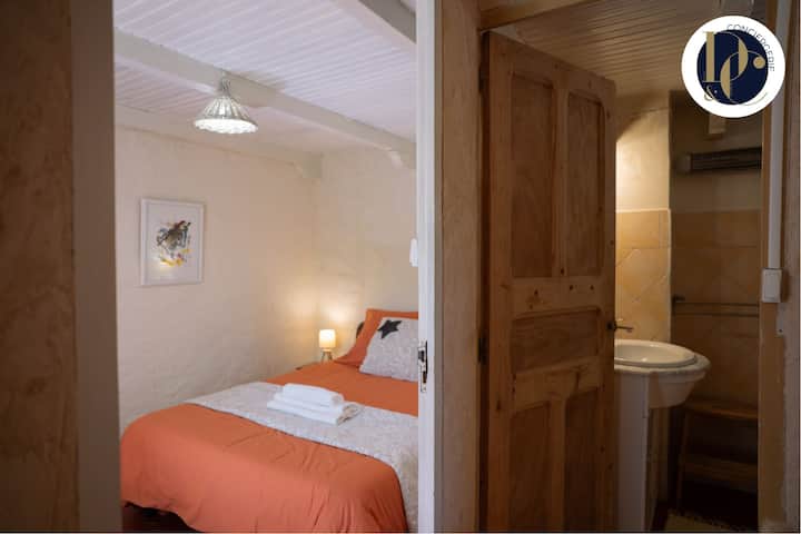 Habitación y cuarto de baño