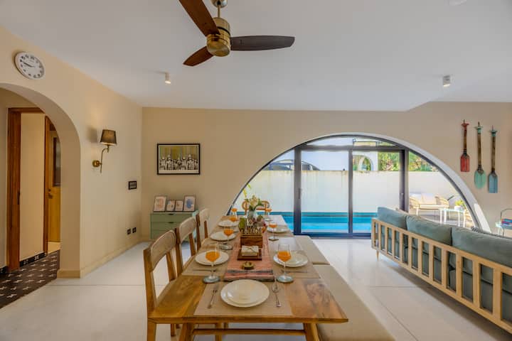 Dining area image 5