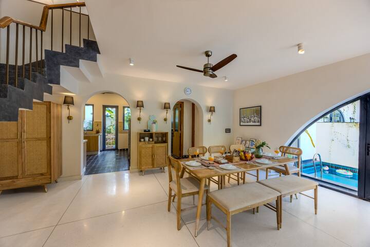 Dining area image 3