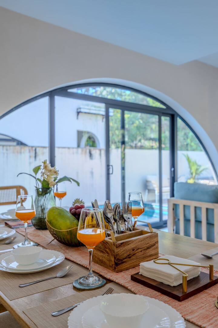 Dining area image 4