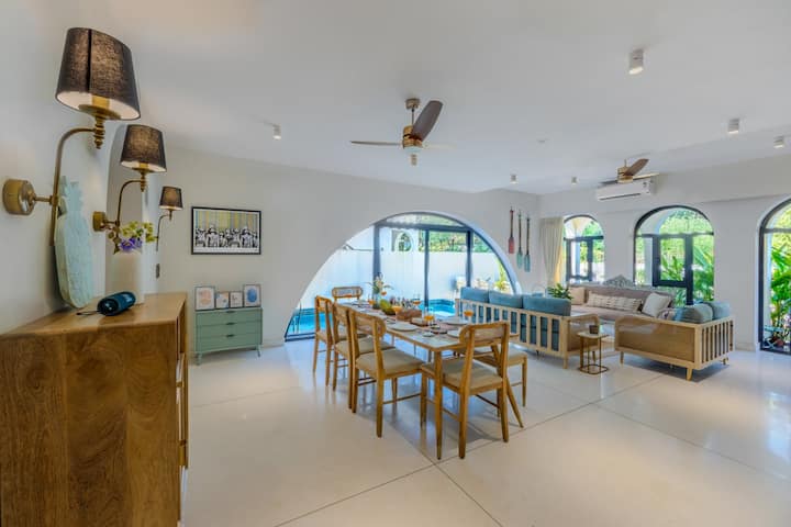 Dining area image 1