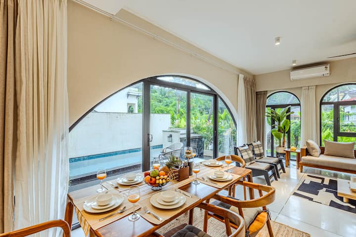 Dining area image 2